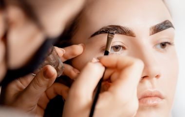 Преимущества окрашивания бровей хной